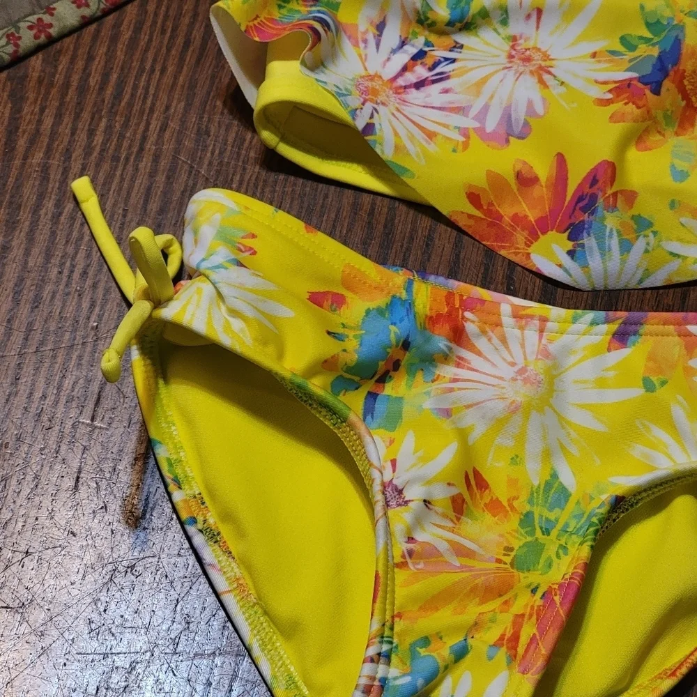 Cat & Jack Daisy Print Flounce 2 piece Bikini set Neon Yellow Size XS (4/5)